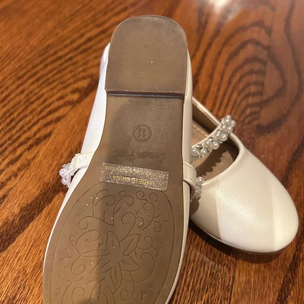 Dream Pairs Cream Dress Shoes with Rhinestone Strap